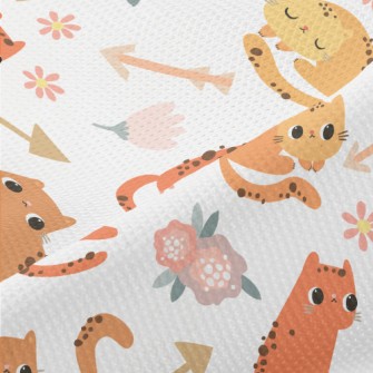 Warm-colored Cat Changing Post Piqué